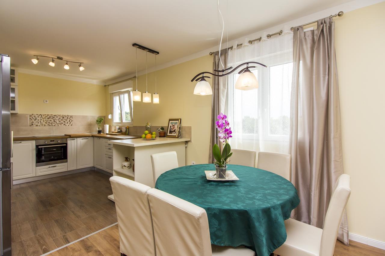 Apartman Maxim Apartment Pula Exterior photo